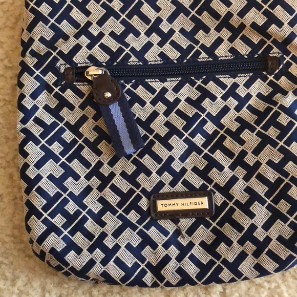 Tommy Hilfiger Crossbody - Picture 2 of 4